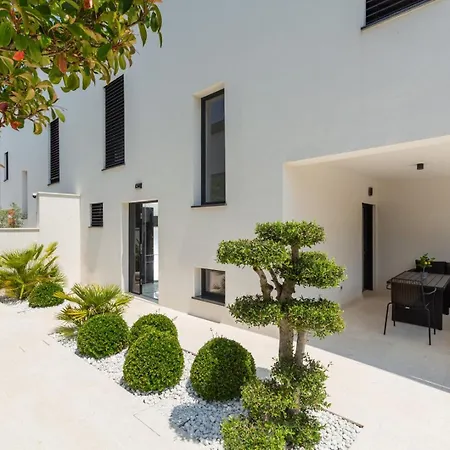 Verana With Pool 사부드리자