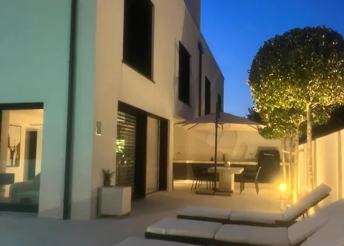 Verana With Pool 빌라 사부드리자