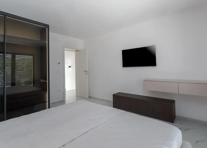 Verana With Pool Villa *