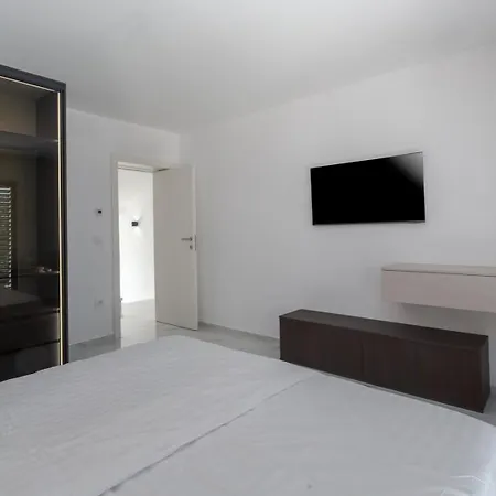 Verana With Pool Villa *