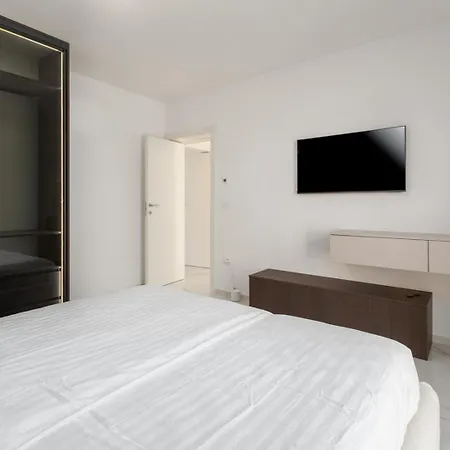 Verana With Pool Villa