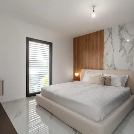 Verana With Pool Villa *