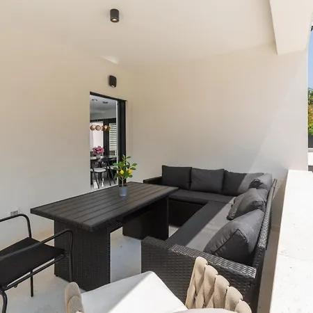 Verana With Pool * Savudrija