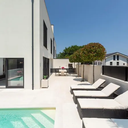 Verana With Pool Villa