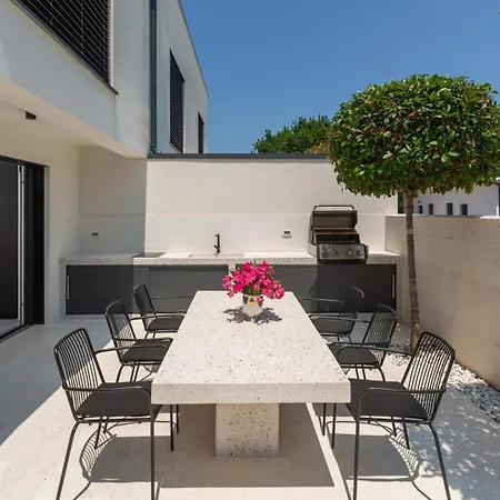 Verana With Pool Savudrija